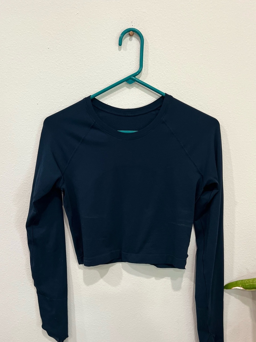 Lululemon Swiftly Tech Cropped Short-Sleeve
Shirt 2.0 | size 8 - Picture 2 of 2